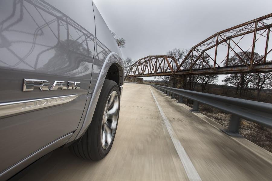 Детали экстерьера Ram 1500 Limited Crew Cab (DT) 2018 года  (фото 33 из 40)